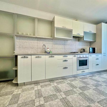 Apartpoltava Стильні Білосніжні Апартаменти, 2-Окремі Кімнати , Документи Для Відрядження , Банківський Чек Poltava Exterior foto