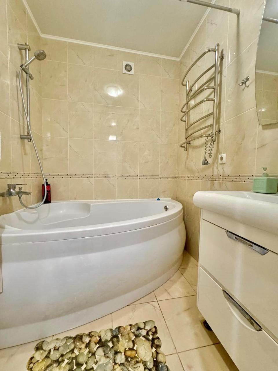 Apartpoltava Стильні Білосніжні Апартаменти, 2-Окремі Кімнати , Документи Для Відрядження , Банківський Чек Poltava Exterior foto